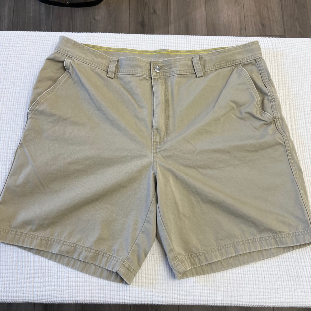 The North Face Men's Khaki Flat Front Shorts Size 38
